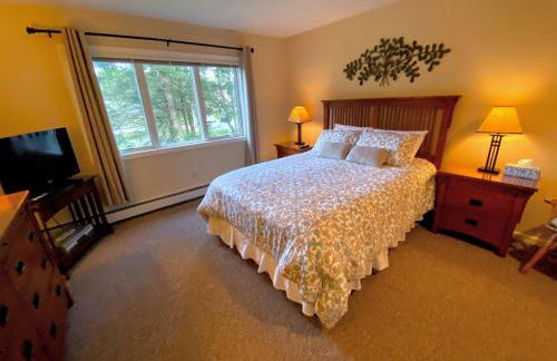 FV50 Pet friendly single level home in Bretton Woods walk to golf course and Mt Washington Hotel - Foto 13