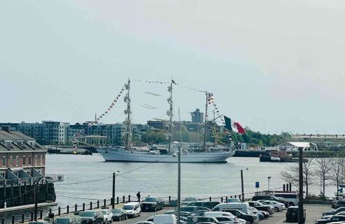 Boston Harbor views Modern north end condo FREE PARKING! - Foto 32