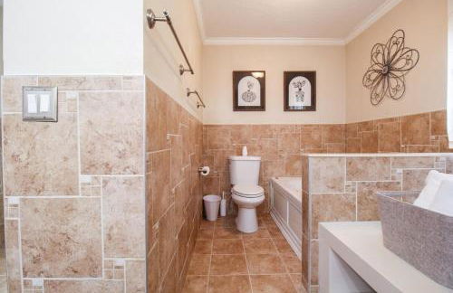 Elegant 3BR 2BA Private Pool Home - Foto 19