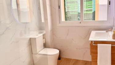 Apartamentos Ana Marbella centro - Photo 5, towels, Shower