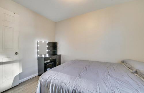 Walk to Washington Park: Remote Work-Ready Apt! - Foto 12