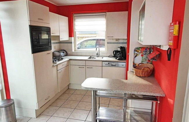 Appealing Bungalow With Garden - Photo 21