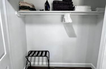 Quiet Stylish Stay with Office Space near Downtown - Foto 46