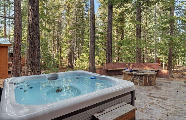 Moosetrack by Avantstay Cozy Cabin In The Of Tahoe Donner w/ Hot Tub - Foto 32