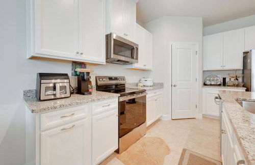 Florida Snowbird Haven with Pool! Easy I-75 Access - Photo 9