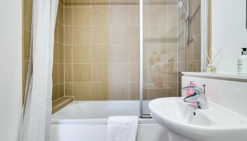 Chinatown Birmingham Apartments - Foto 4, towels, Shower