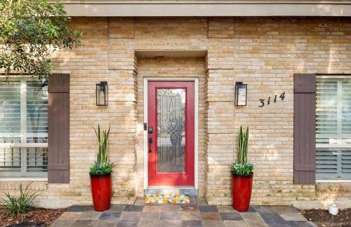 Pool! Games! Dogs! Space! - Foto 55