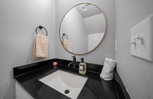 Contemporary Comfort in Quincy - Foto 8