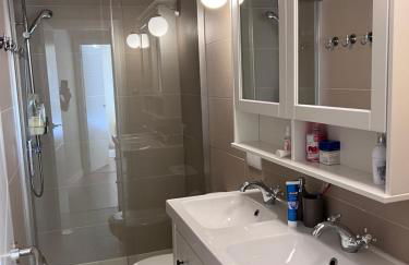 Apartment in monumental square Madrid Center - Photo 8