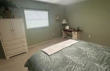 Heated pool with canal views - Foto 9