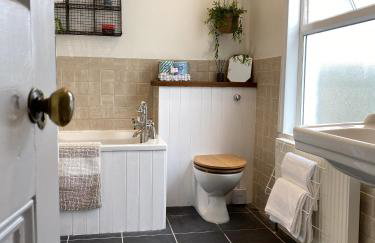 Spacious, seaside, Victorian home "Bay View Terrace", Penzance - Photo 9