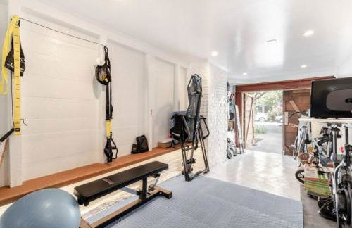 Charming Victorian Oasis with an Elegant and Spacious Haven - Foto 68