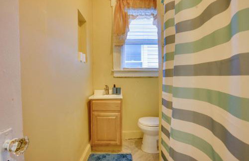 Easy City Commuting! Walkable Newark Duplex - Photo 16