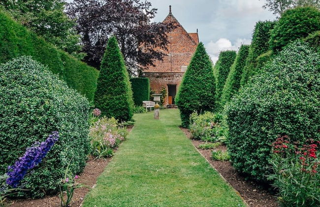 Lavish Tudor Estate Gardens - Sleeps 25 - Foto 47