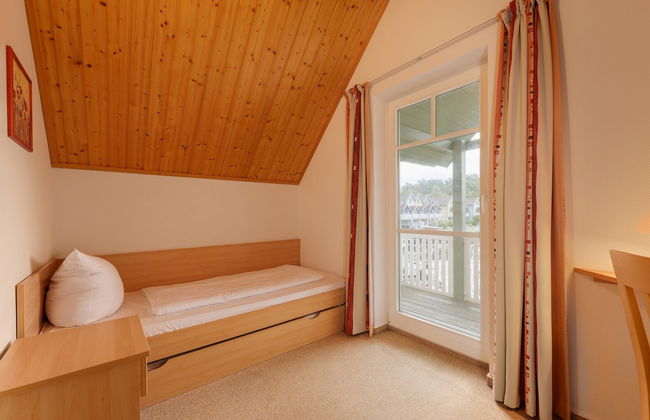 Cozy Holiday Home with Wood Burning Stove near Water - Foto 4