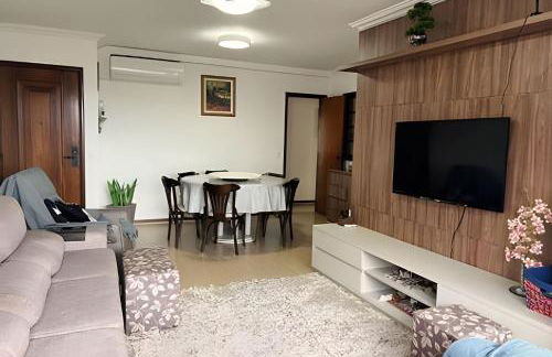 Apto espaçoso para até 8 hóspedes no Centro - Foto 33