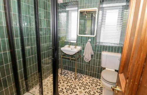 Gwern Borter Manor - Photo 22