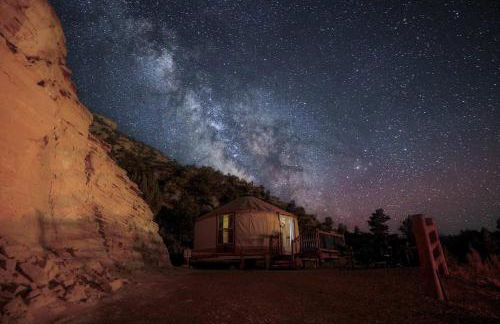 Yurt Overlook #8 with AC and Private Bath King Suite - Foto 1