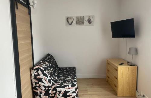 Meublé de Tourisme dans parc arboré 1000m2 - Sejour-la-Roche Eperon - Foto 5