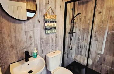 The Woodland Lodge - Wood Fired Hot Tub and Firepit - Foto 27