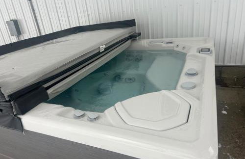 Large home with hot tub in serene wooded setting - Foto 5