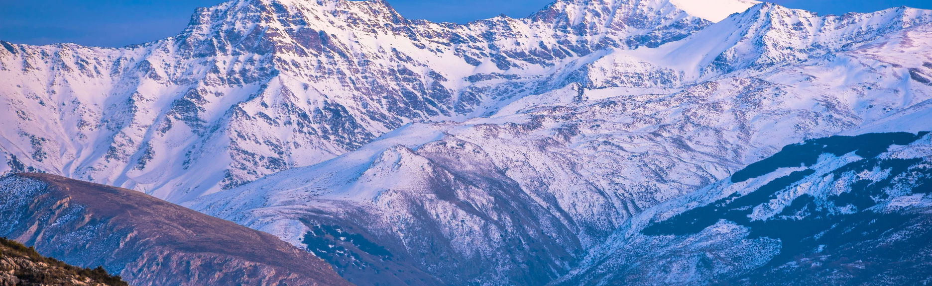 Passeggiata con racchette da neve sulla Sierra Nevada