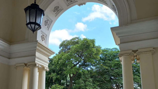 Arcos en las galerías de arte del barrio