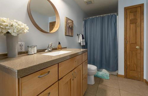 Upscale Lakefront Home w Dock & Kayaks - Photo 31