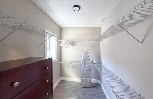 Jax 5BR Family Paradise -Hot Tub-Game Room-Patio- - Photo 9