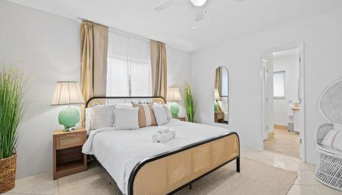 Sunshine Retreat I Waterfront I Pool I Paddle Boards I Bikes - Foto 2