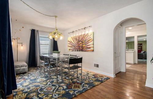 Bright & Stylish 4BR Spot - Close to Downtown Fun - Foto 22