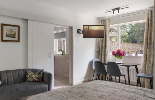 King Studio Apartment with Garden and Parking - Foto 8