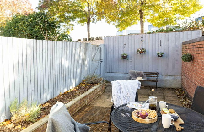 Chandlers Walk Modern Comfy Family Home in Exeter - Photo 10