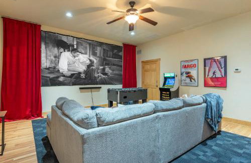 Wolf's Den~Views~Hot Tub~Home Theater~Hatley Ski! - Foto 55