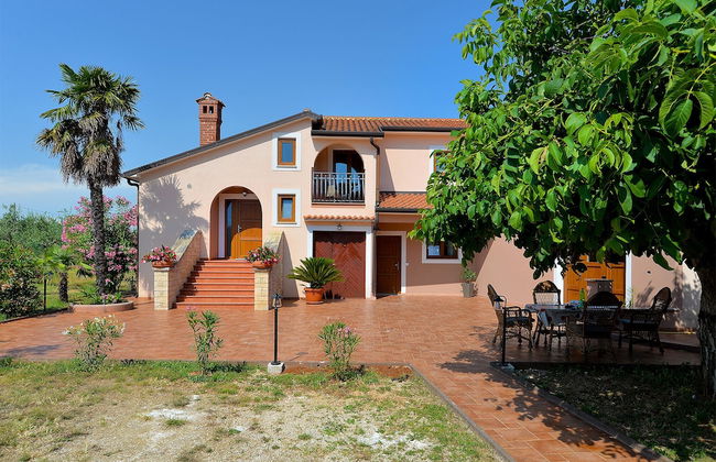 Apartment 1917 - Photo 1