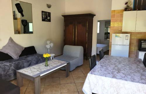 15mn de Cannes, Villa la Soleiade , Gites , type T2, clim, piscine, parking au Lac de Saint-Cassien VAR - Foto 26