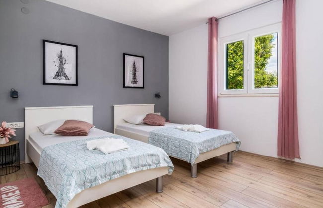 Tranquil Oasis Holiday Home Primorski Dolac With Pool - Foto 6