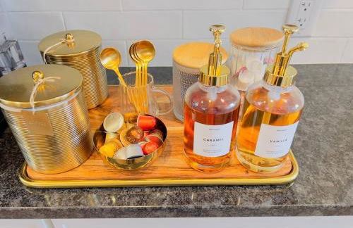 3BR Beach House | Fire Pit & Bar | Steps to Beach - Foto 33