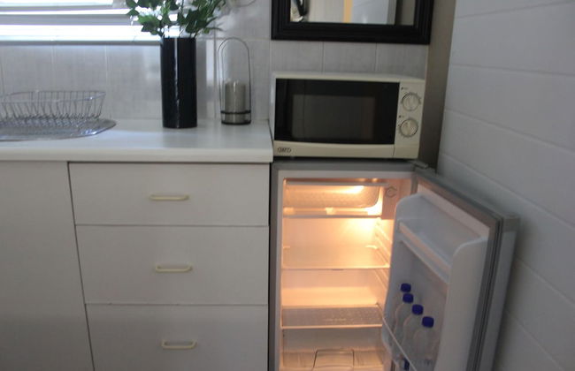 Chic & Serene 1-Bed Haven in Roodepoort - Photo 24