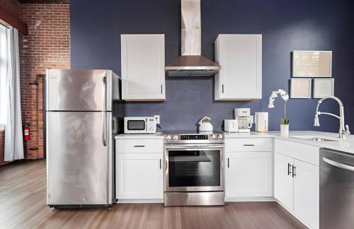 Jennifer's Historic Riverfront Loft City Views - Foto 14