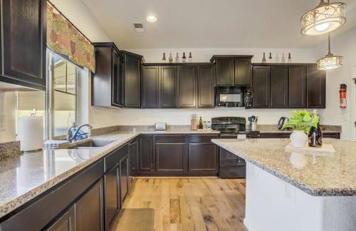 Spacious Family Getaway Near Downtown - Foto 12