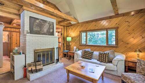 1 Mi to Downtown BBH Coastal Cabin with Deck and Yard - Foto 5