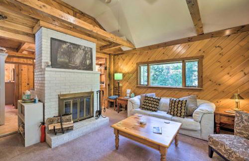 1 Mi to Downtown BBH Coastal Cabin with Deck and Yard - Foto 5