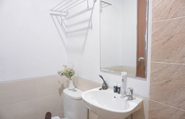 Comfortable Design Studio Room At Transpark Juanda Bekasi Timur Apartment - Foto 18