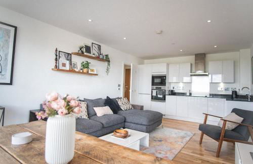 Stunning Riverside View Apartment, near Canary Wharf & O2 - Photo 27