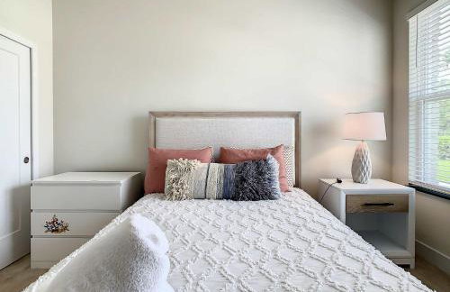 Trendy Thematic 3BR Townhouse with Private Pool - Foto 23