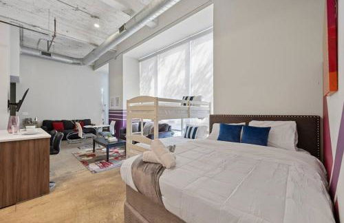Stunning Downtown Apartment with Pool, Laundry, Parking - Foto 8