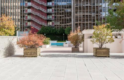 Tu Escapada Urbana - Plaza de Castilla III, Diseño y Localización - Photo 26