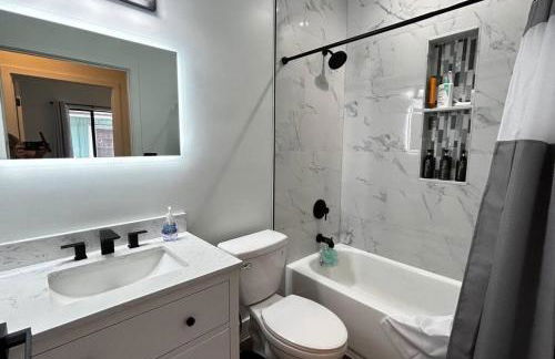 Sunny Delight Home Near Airport - Foto 45