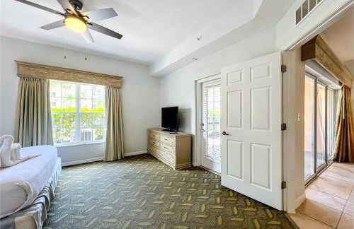 Spacious 3 Bed 3 Bath Luxury Condo 5 min from Disney - Photo 26